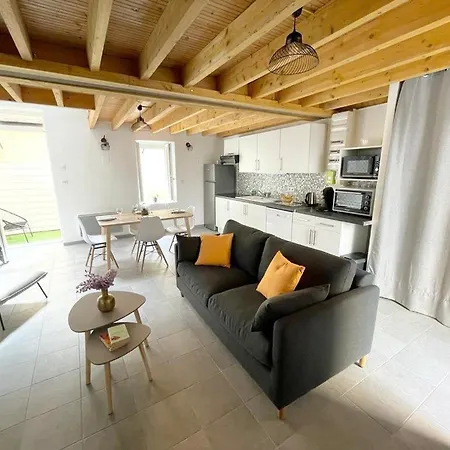 Maison Avec Exterieur - Stationnement Gratuit Holiday home *